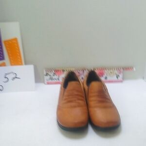 Power step Women's Tan Leather Loafers size 9